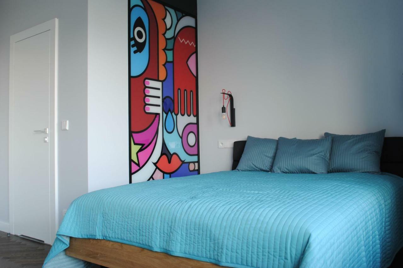 Apartament Wiejska 9 *